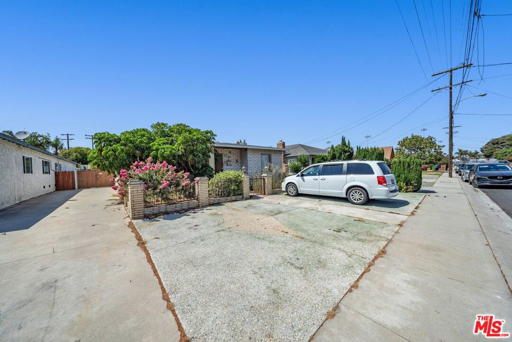 11145 Greenlawn Avenue, Culver City — photo 2