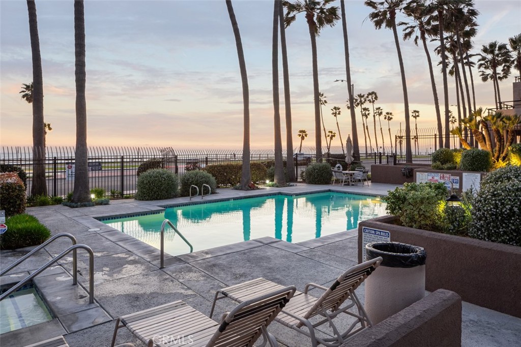 1200 Pacific Coast 325, Huntington Beach — photo 3