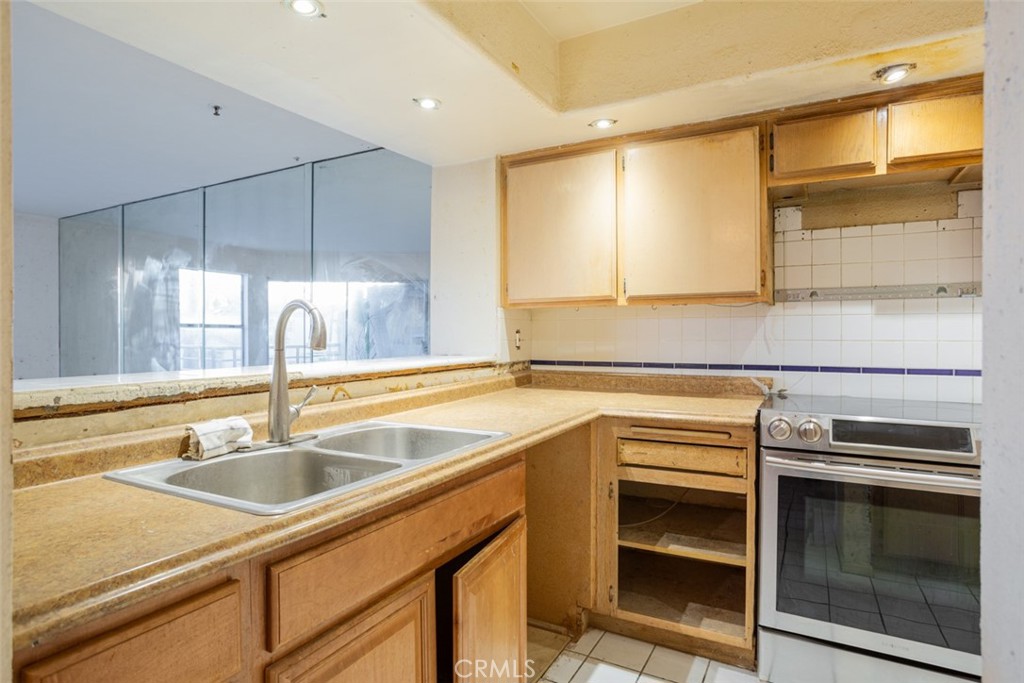 1200 Pacific Coast 325, Huntington Beach — photo 8