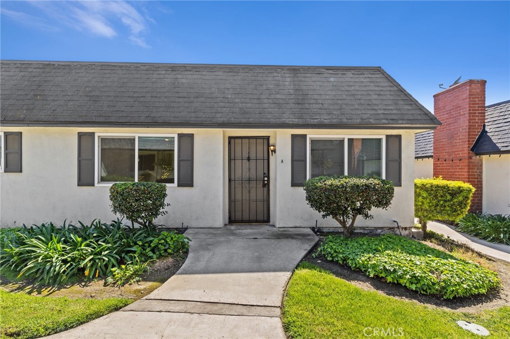 1324 Victoria Drive 9, Fullerton — photo 2