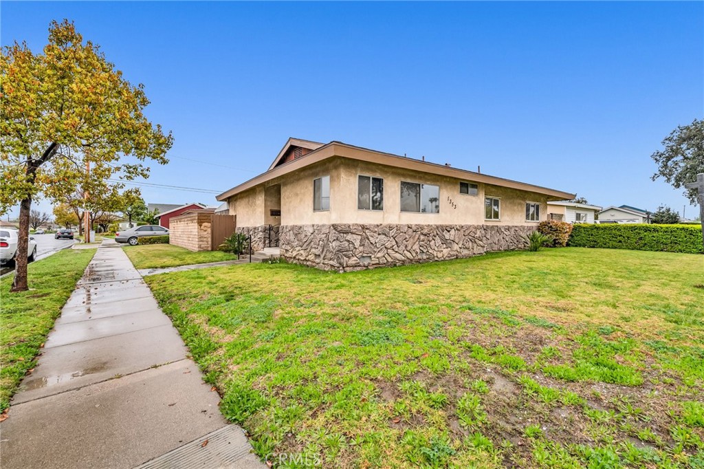 1353 W Orangethorpe Avenue, Fullerton — photo 2