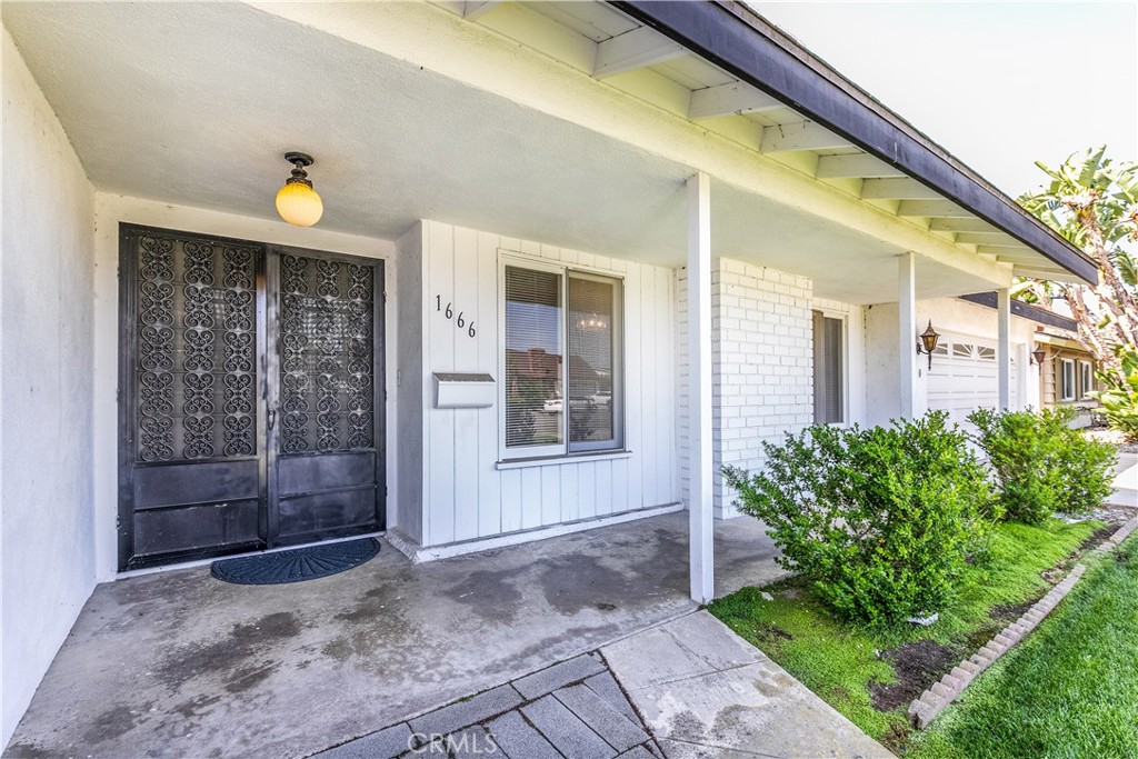 1666 W Chanticleer Road, Anaheim — photo 3