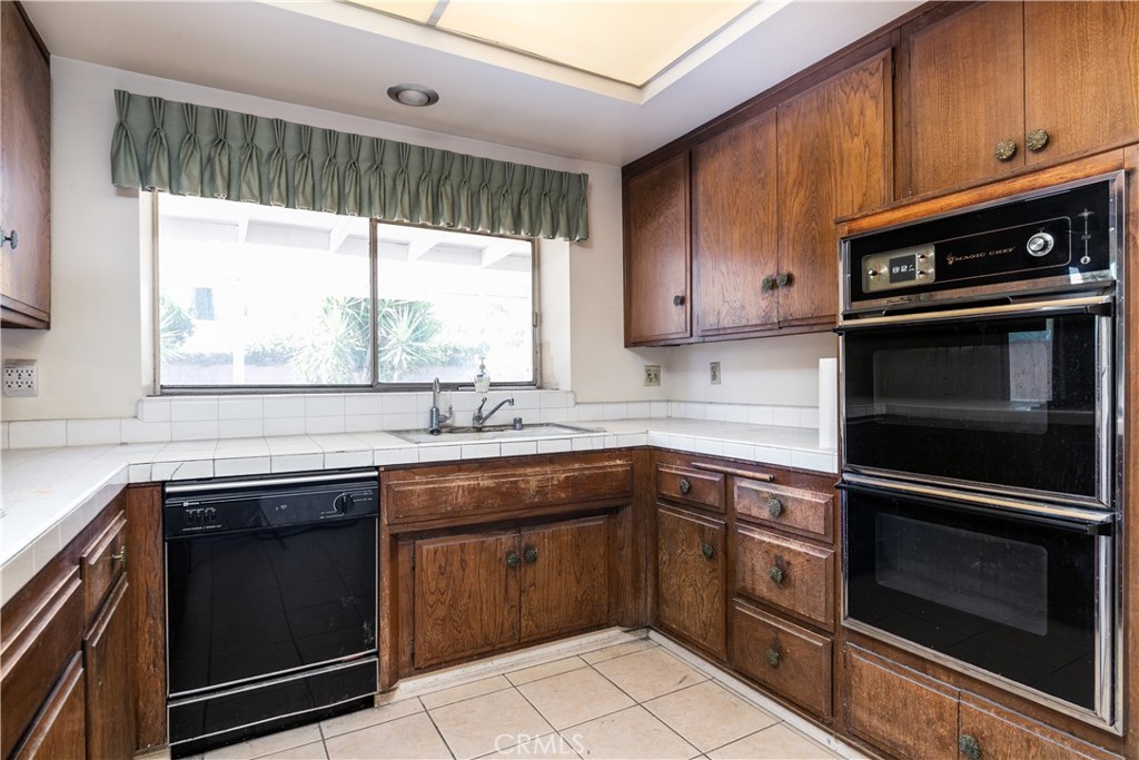 1666 W Chanticleer Road, Anaheim — photo 7