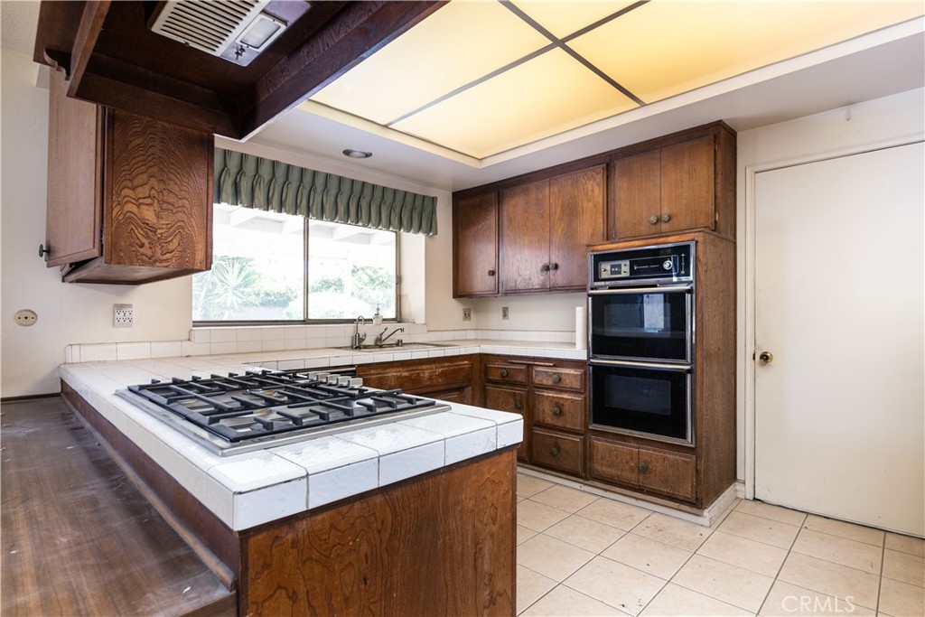 1666 W Chanticleer Road, Anaheim — photo 8