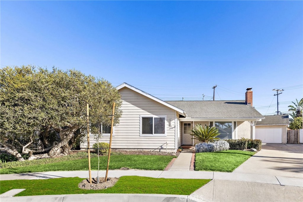 17742 Collins Circle, Huntington Beach, CA — sold by The Aventus Group
