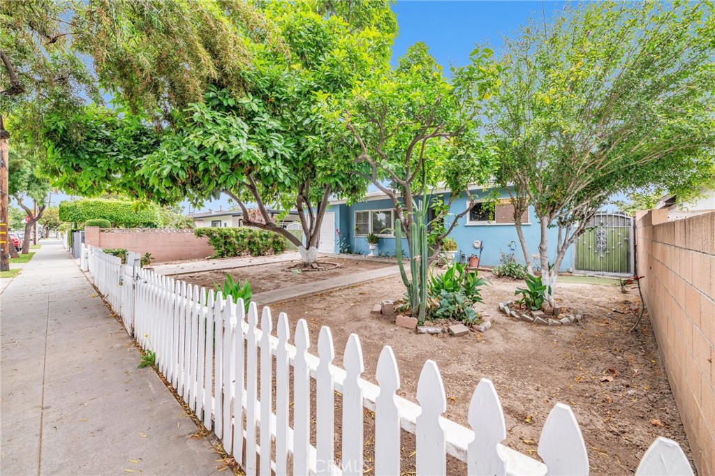 215 S Daisy Avenue, Santa Ana, CA — sold by The Aventus Group