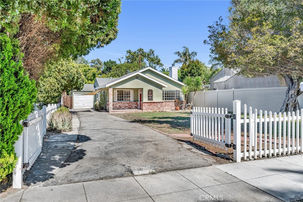 2230 N Lamer Street, Burbank — front exterior