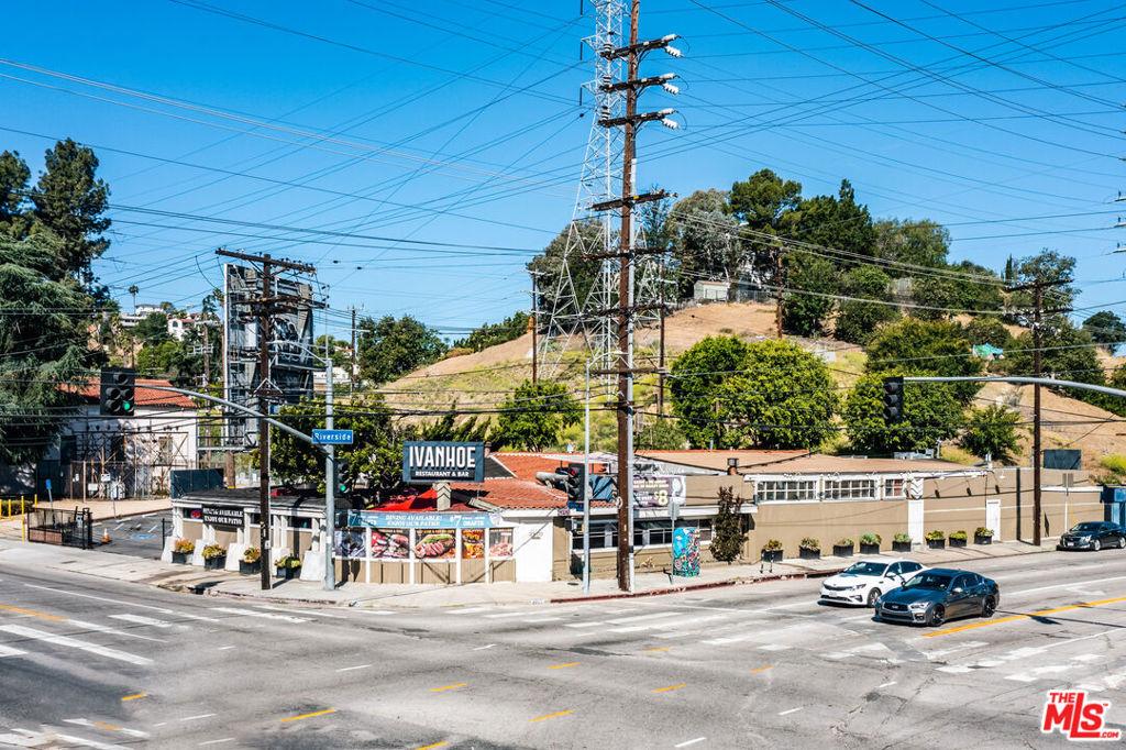 2500 Riverside Drive, Los Angeles — front exterior