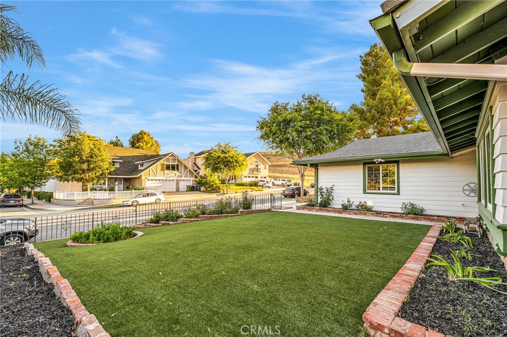 27061 Helmond Drive, Agoura Hills — photo 3