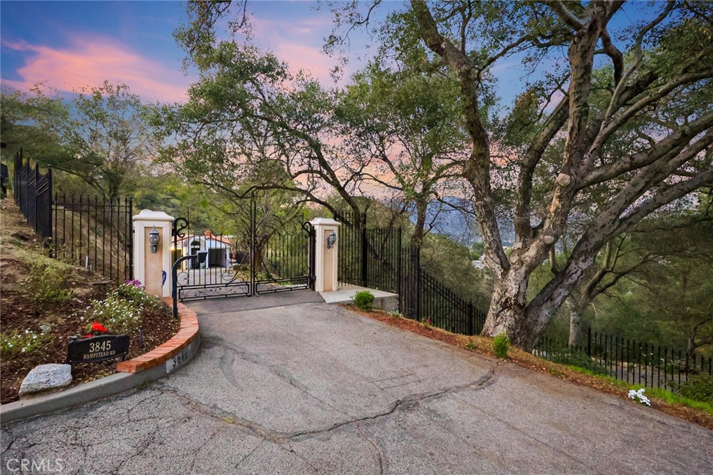 3845 Hampstead Road, La Canada Flintridge — photo 2