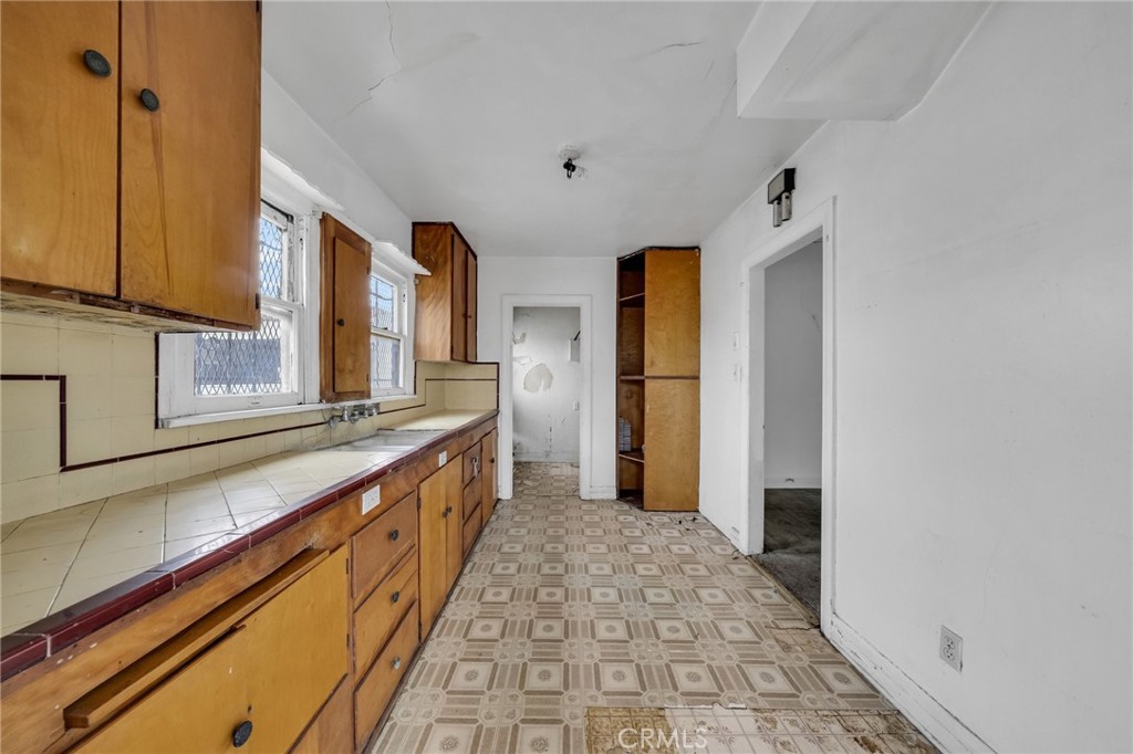 4380 W 28th Street, Los Angeles — photo 4