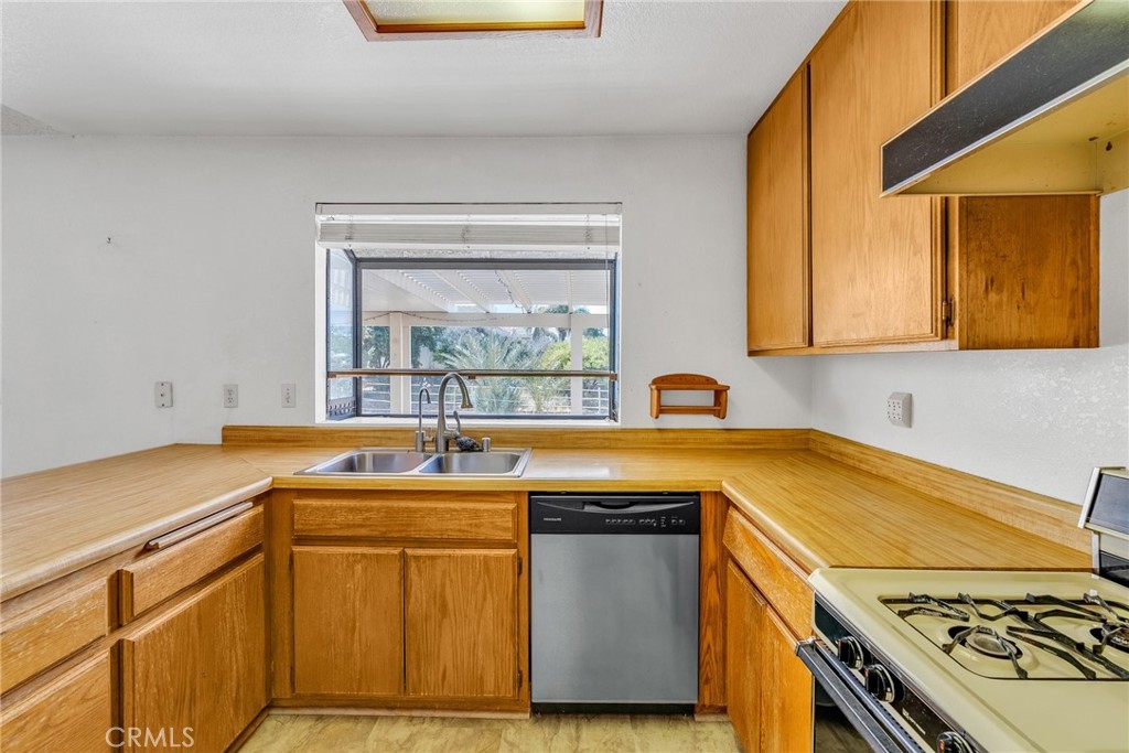 602 Sweetser Drive, Riverside — photo 8