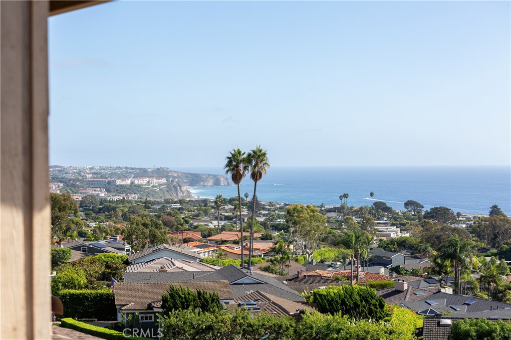 7 N Vista De La Luna, Laguna Beach, CA — sold by The Aventus Group