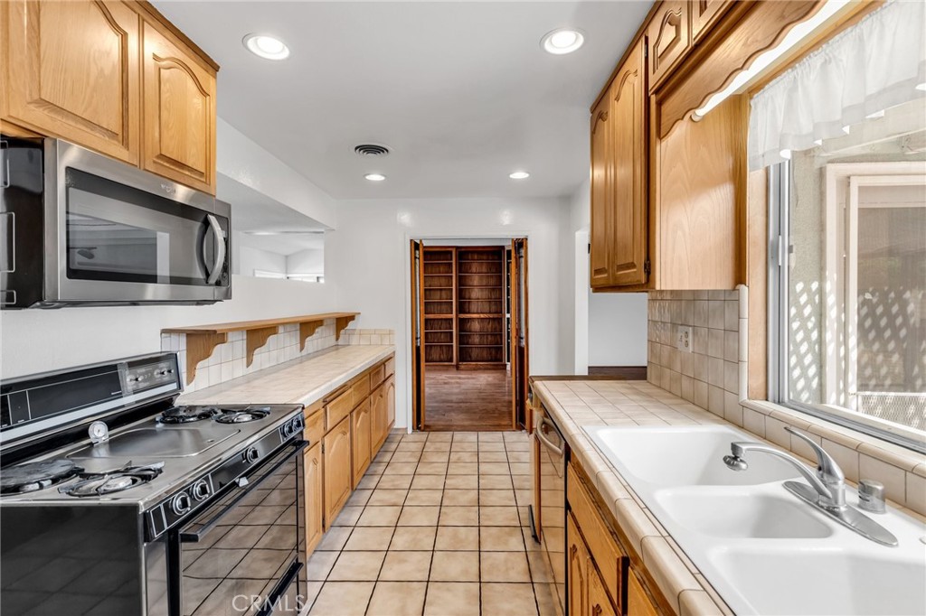 7960 Begonia Circle, Buena Park — photo 2