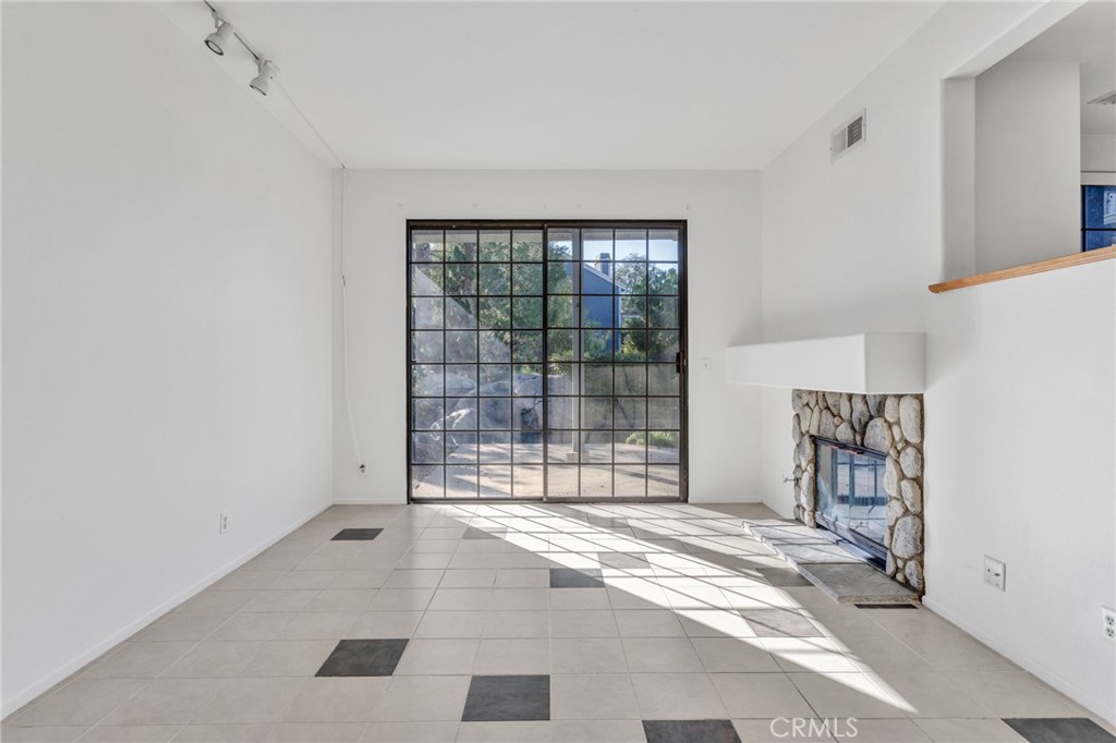 8122 Seawater Drive 103, Huntington Beach — photo 3