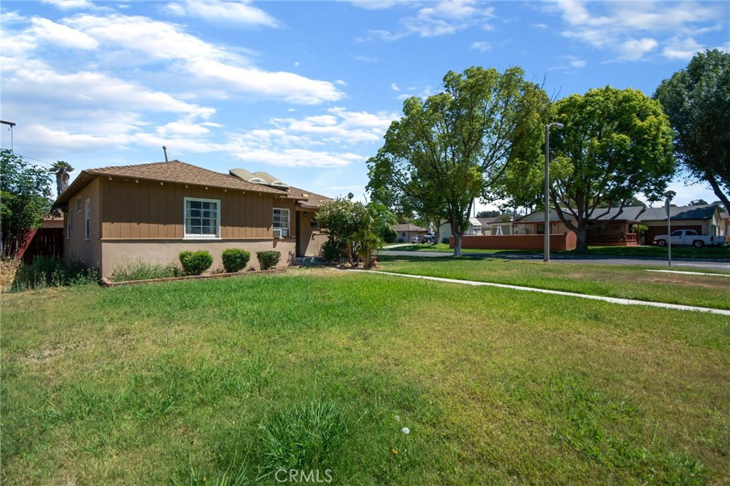 8681 Sands Avenue, Riverside — photo 2